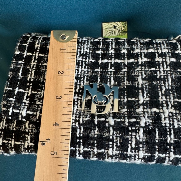 NWT Badgley Mischka Textured Messenger Bag - Picture 8 of 10